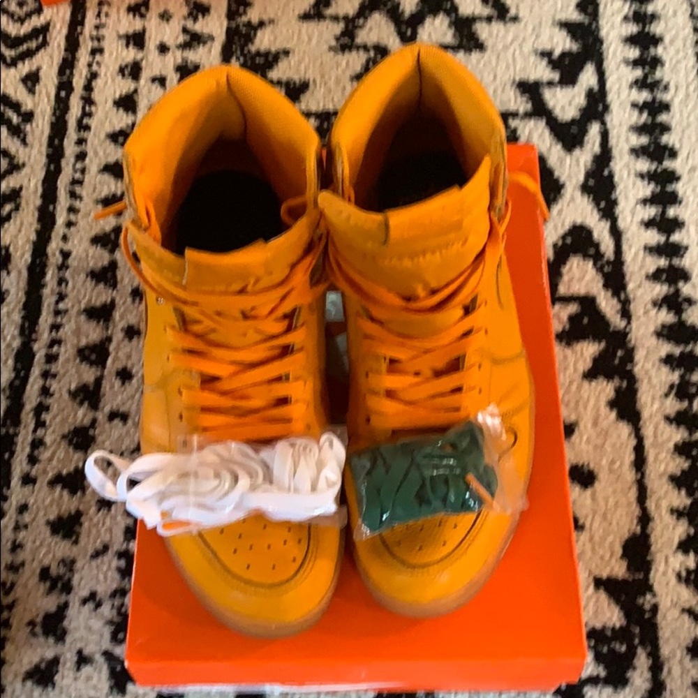 Jordan 1s - Picture 3 of 4